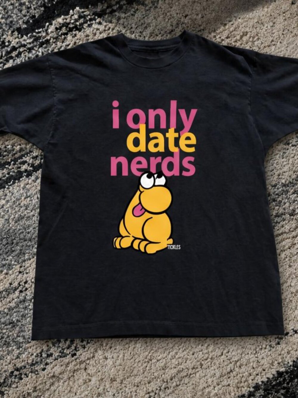 I Only Date Nerds Cute Graphic T-Shirt Black Unisex Funny Statement Tee